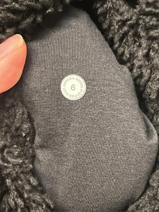 Lululemon Textured Fleece Button size 6 - Picture 9 of 11